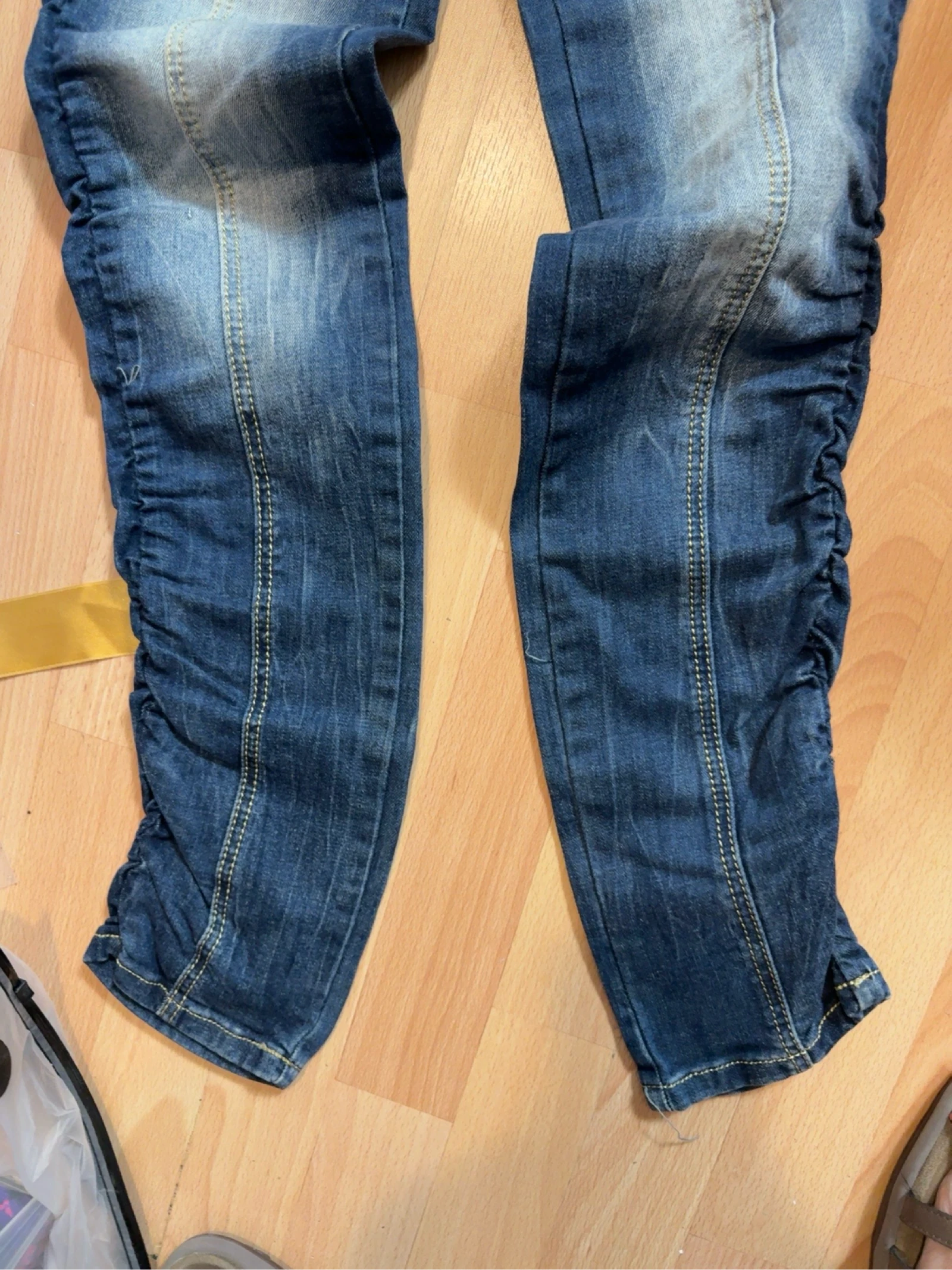 Blue washed effect jeans with side pleats – photo 3